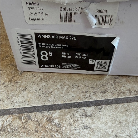 Nike Air Max 270 White with Neon Accents - Picture 2 of 6